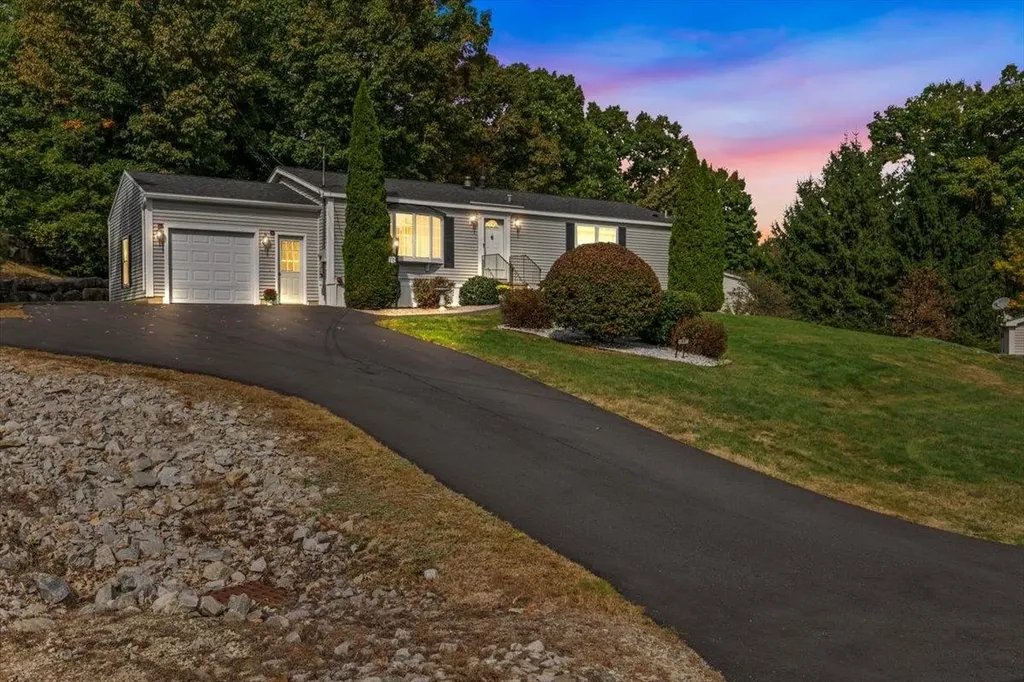 17 Charleston Ridge Road Hampstead NH 03841