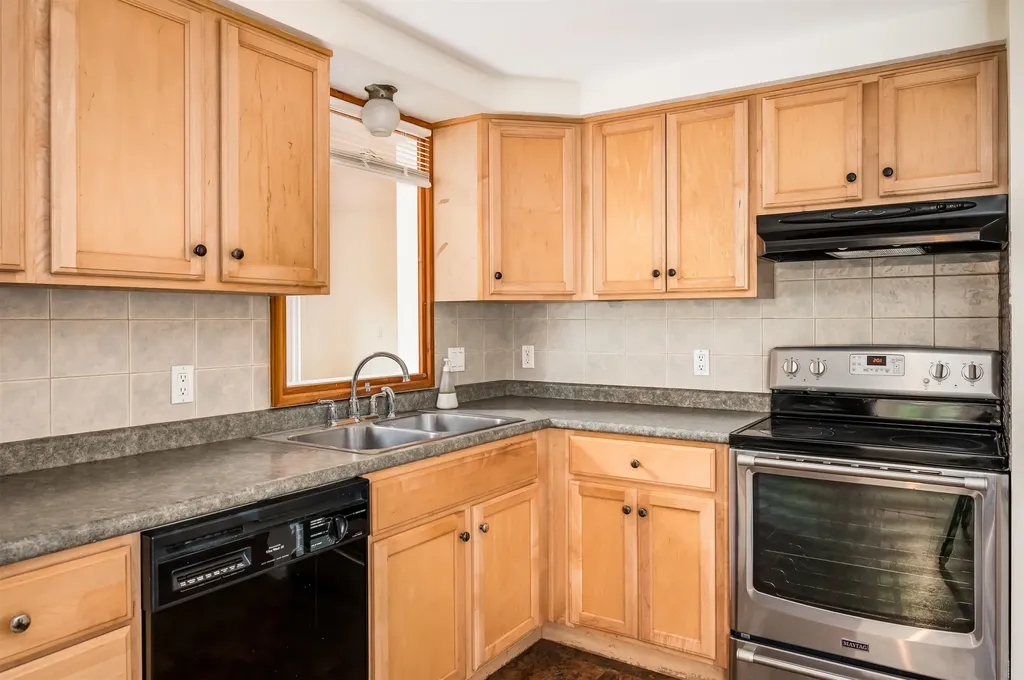 9 Spruce Lane Dover NH 03820