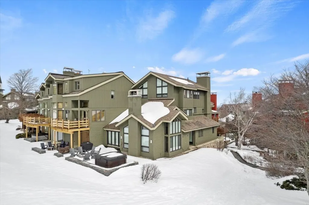 15 Mountain Reach Mews Road Stratton VT 05155-0000
