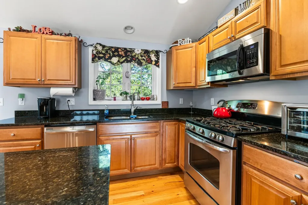 154 Garvin Avenue Manchester NH 03109