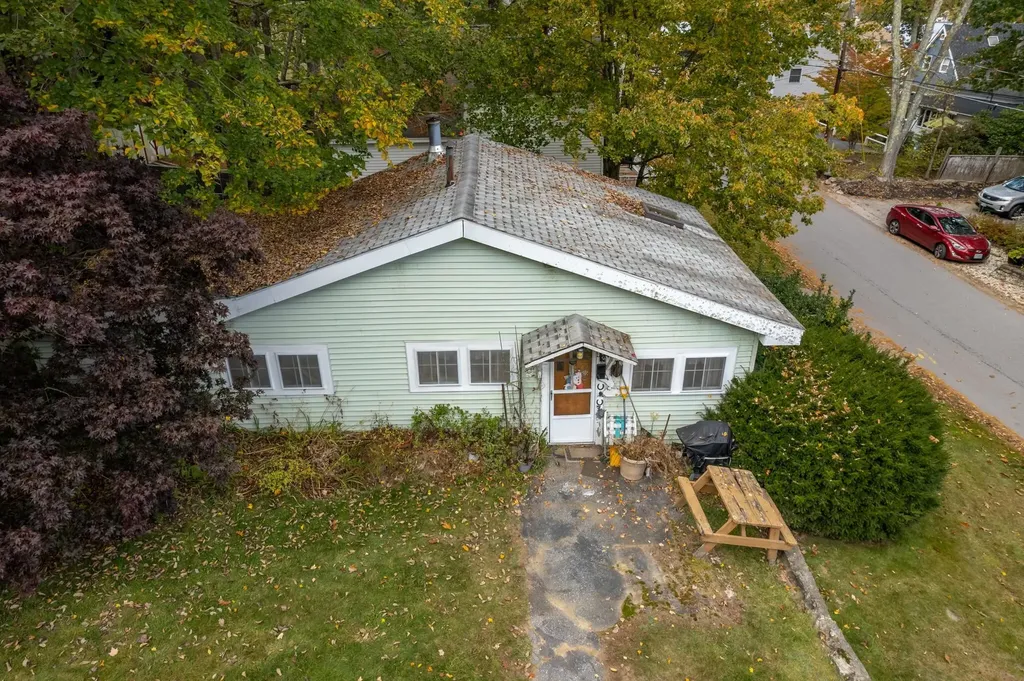 35 Beaver Lake Avenue Derry NH 03038