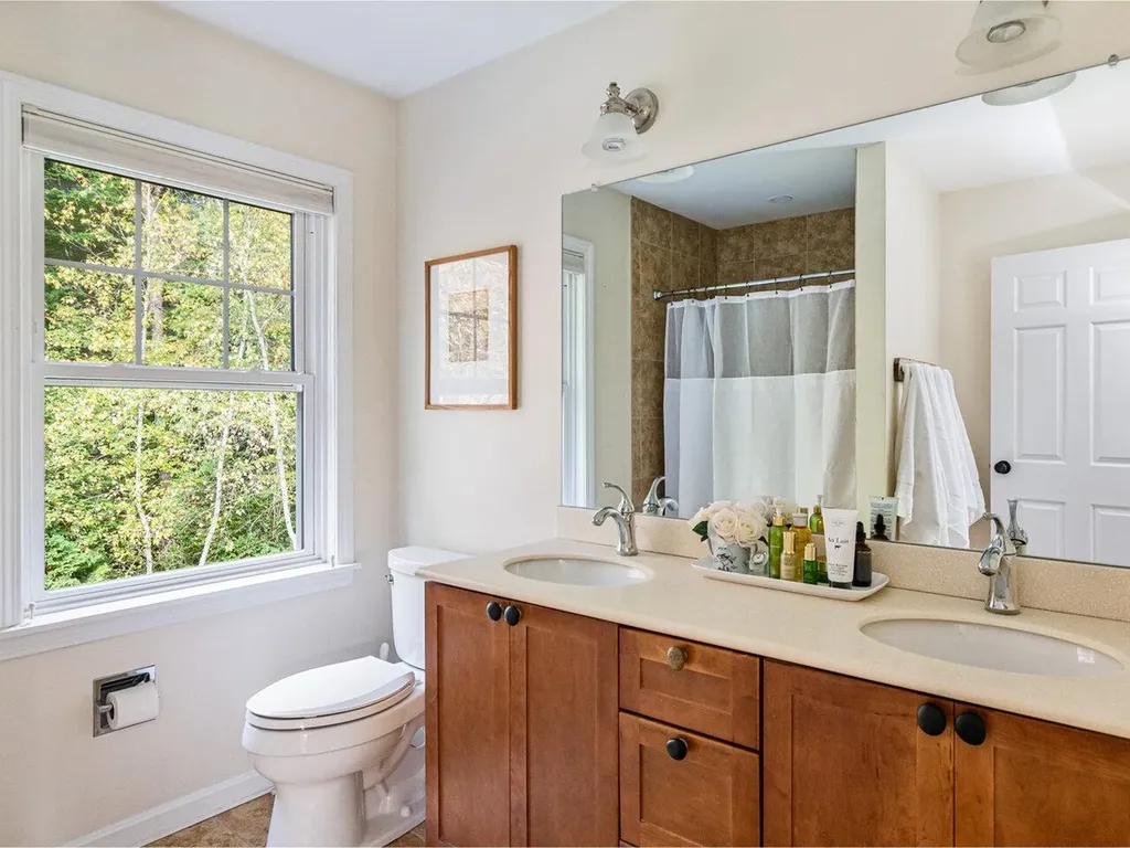 10 Heritage Lane Shelburne VT 05482