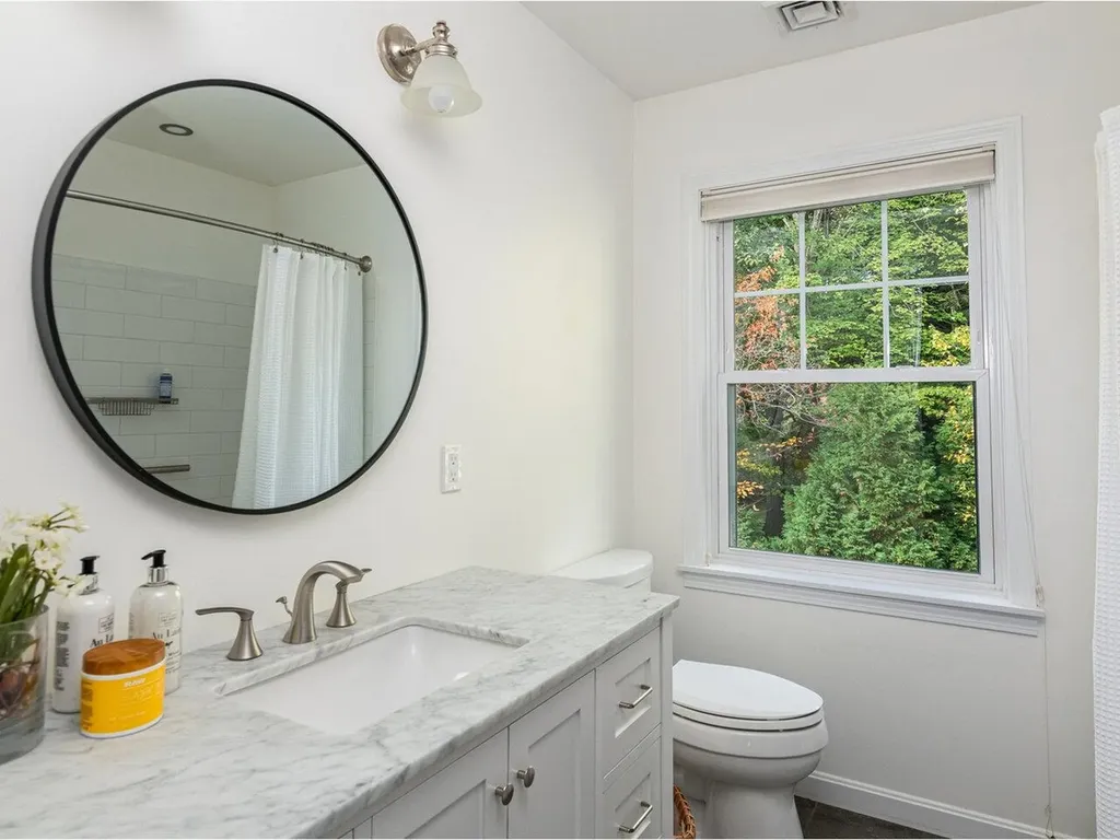 10 Heritage Lane Shelburne VT 05482