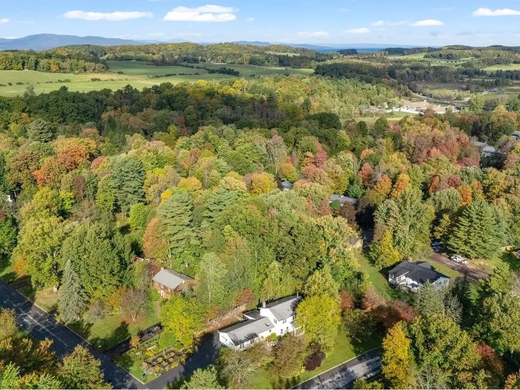 10 Heritage Lane Shelburne VT 05482