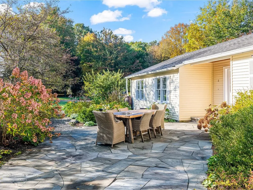 10 Heritage Lane Shelburne VT 05482
