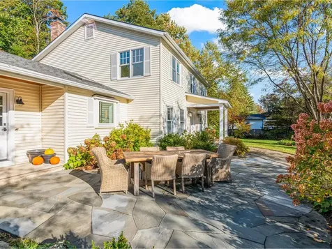 10 Heritage Lane Shelburne VT 05482