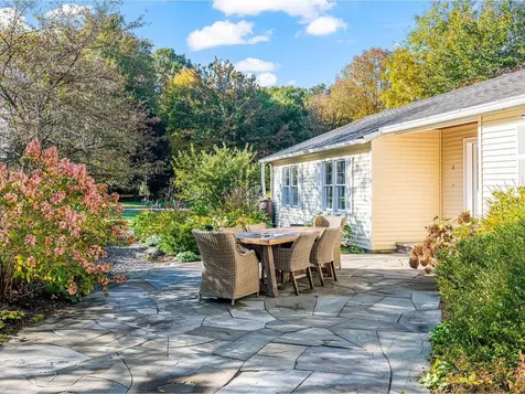 10 Heritage Lane Shelburne VT 05482