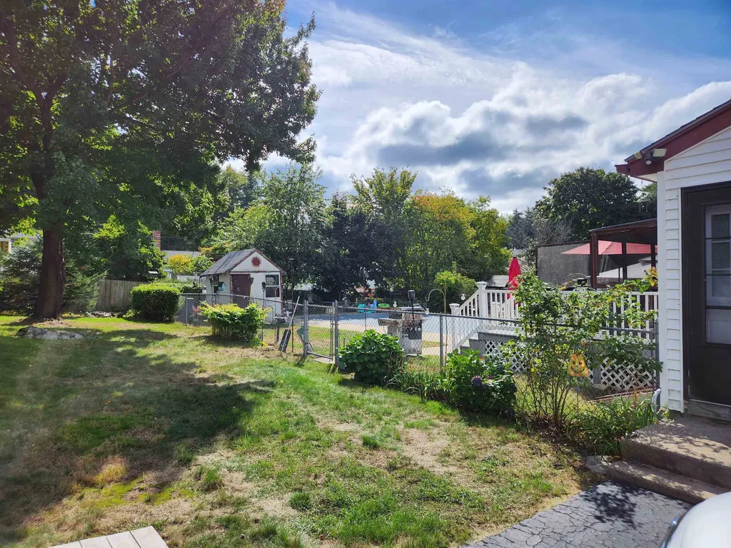 5 Cambridge Road Nashua NH 03062