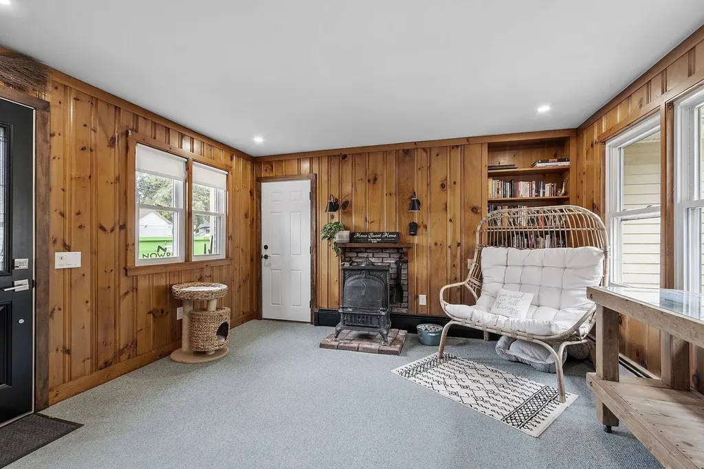 24 Verona Street Nashua NH 03060