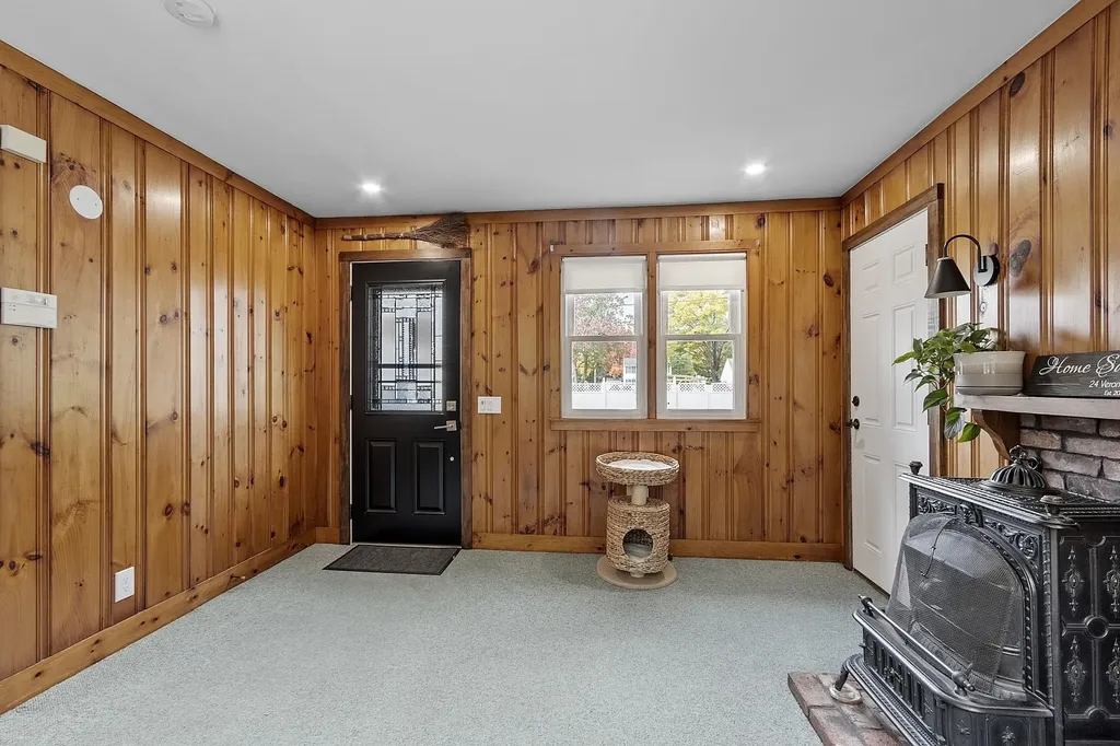 24 Verona Street Nashua NH 03060