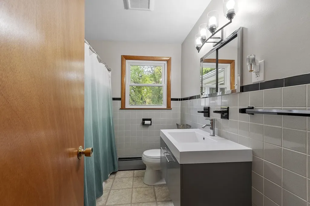 24 Verona Street Nashua NH 03060