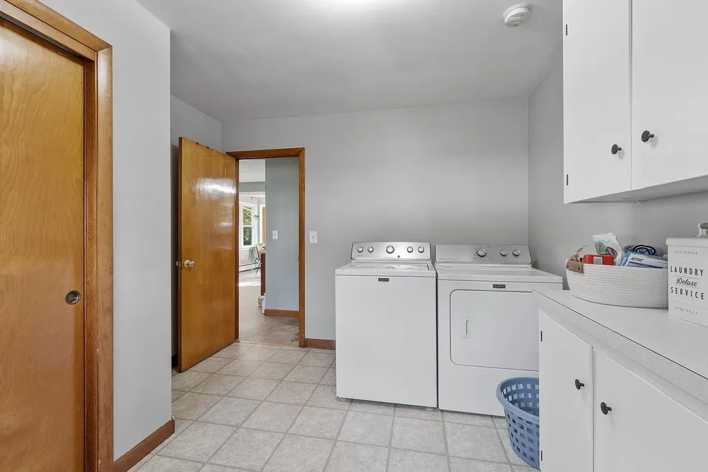 24 Verona Street Nashua NH 03060