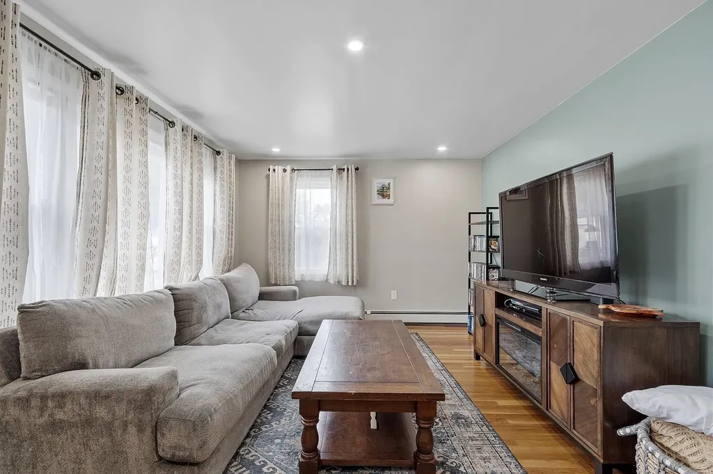 24 Verona Street Nashua NH 03060