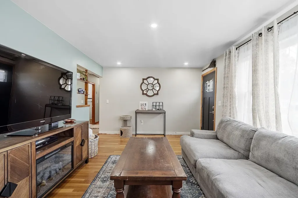 24 Verona Street Nashua NH 03060