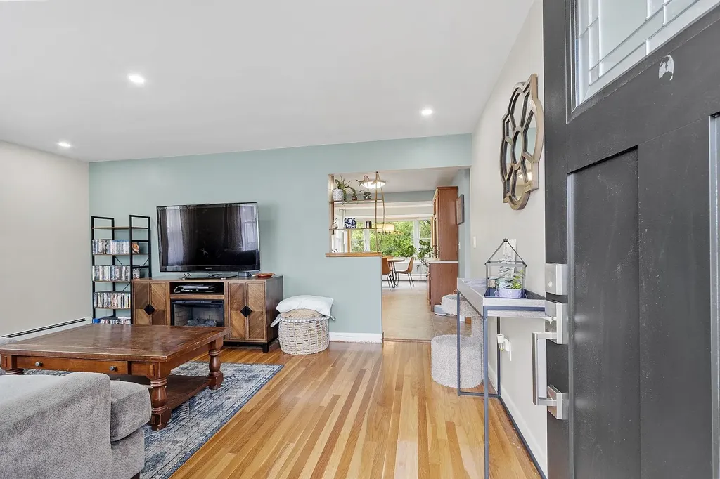 24 Verona Street Nashua NH 03060