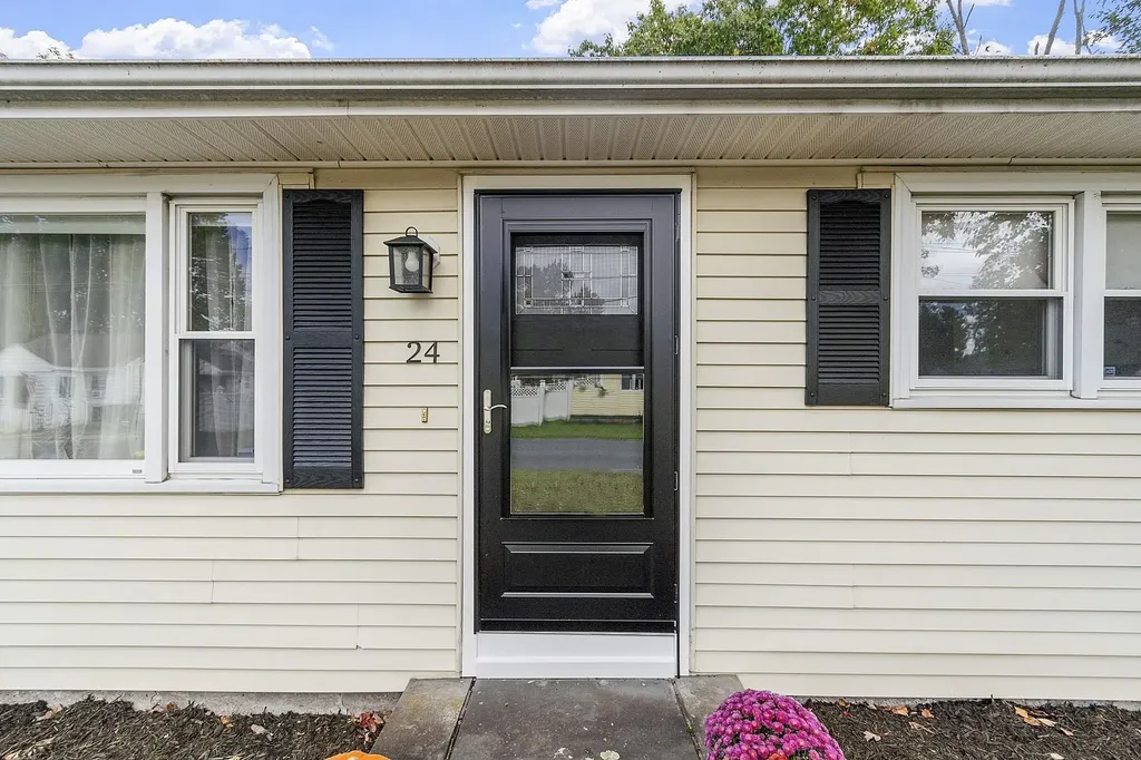 24 Verona Street Nashua NH 03060