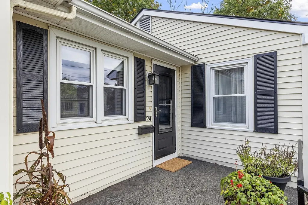 24 Verona Street Nashua NH 03060