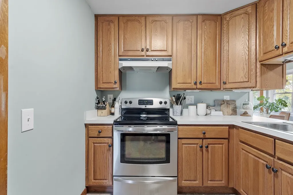 24 Verona Street Nashua NH 03060