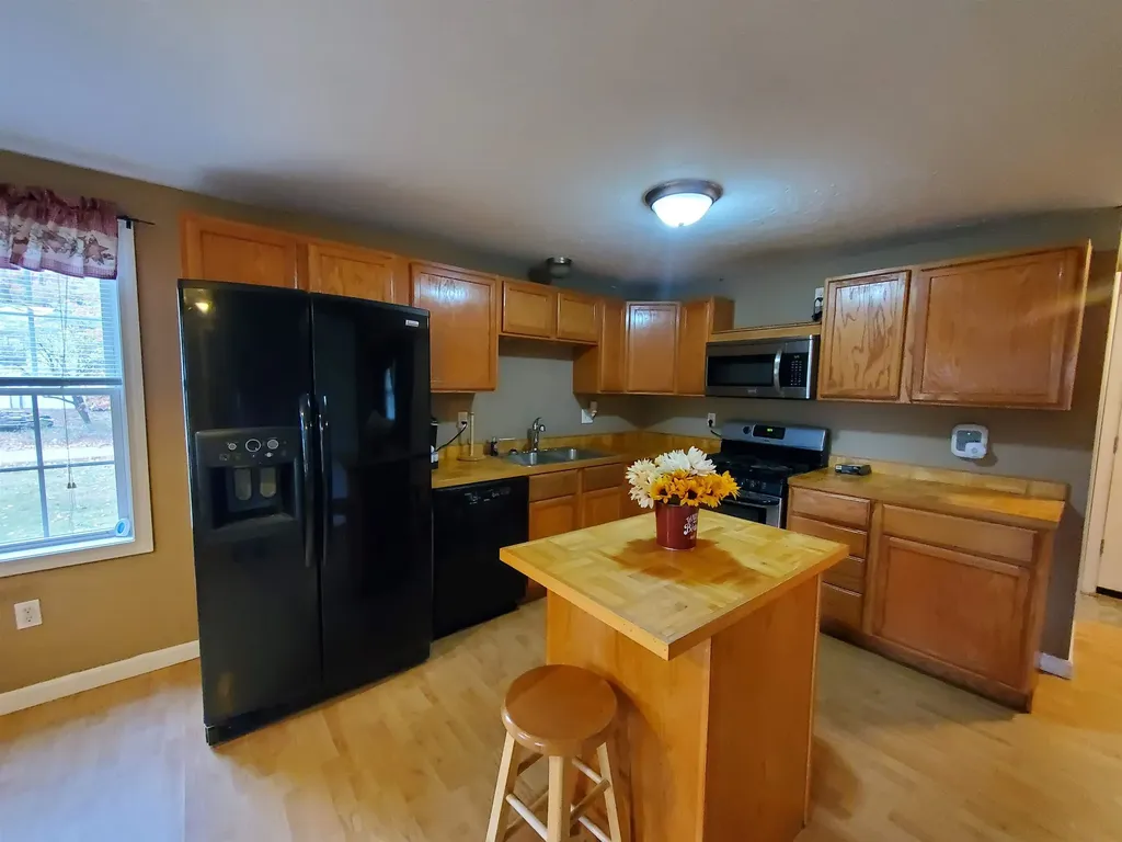 17 James Way Grafton NH 03240