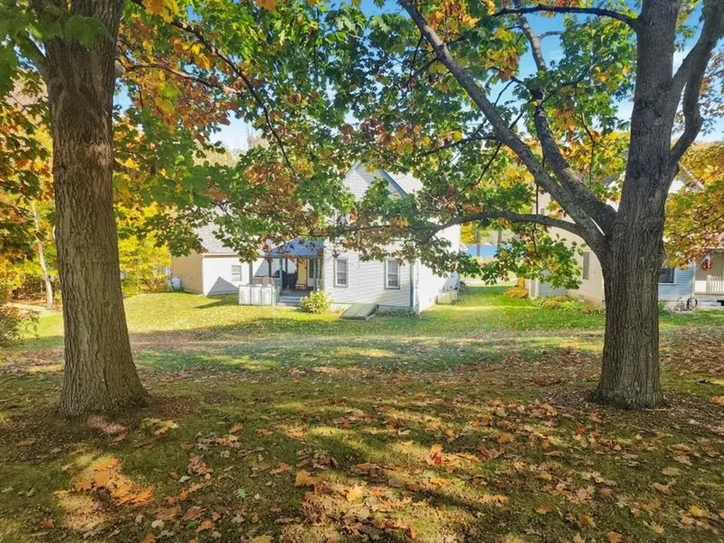 51 Chosen Vale Lane Enfield NH 03748