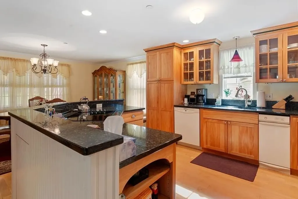 51 Chosen Vale Lane Enfield NH 03748