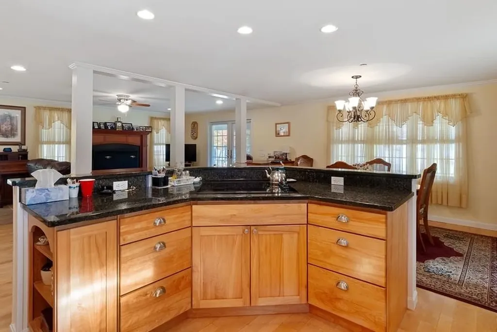 51 Chosen Vale Lane Enfield NH 03748