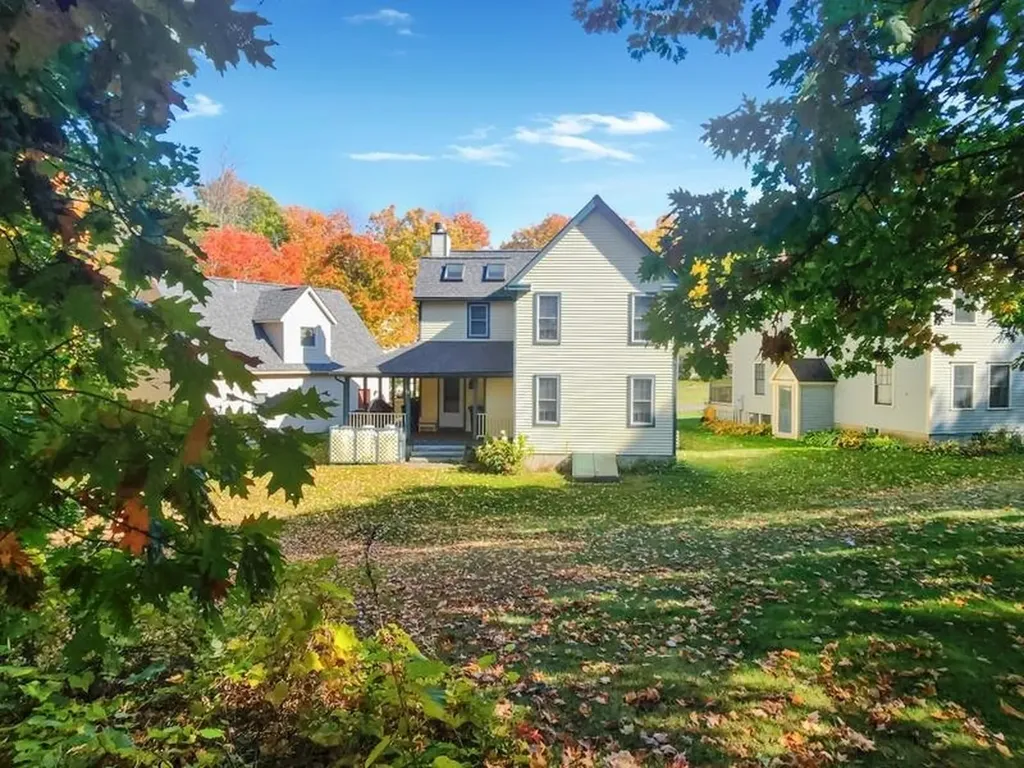 51 Chosen Vale Lane Enfield NH 03748