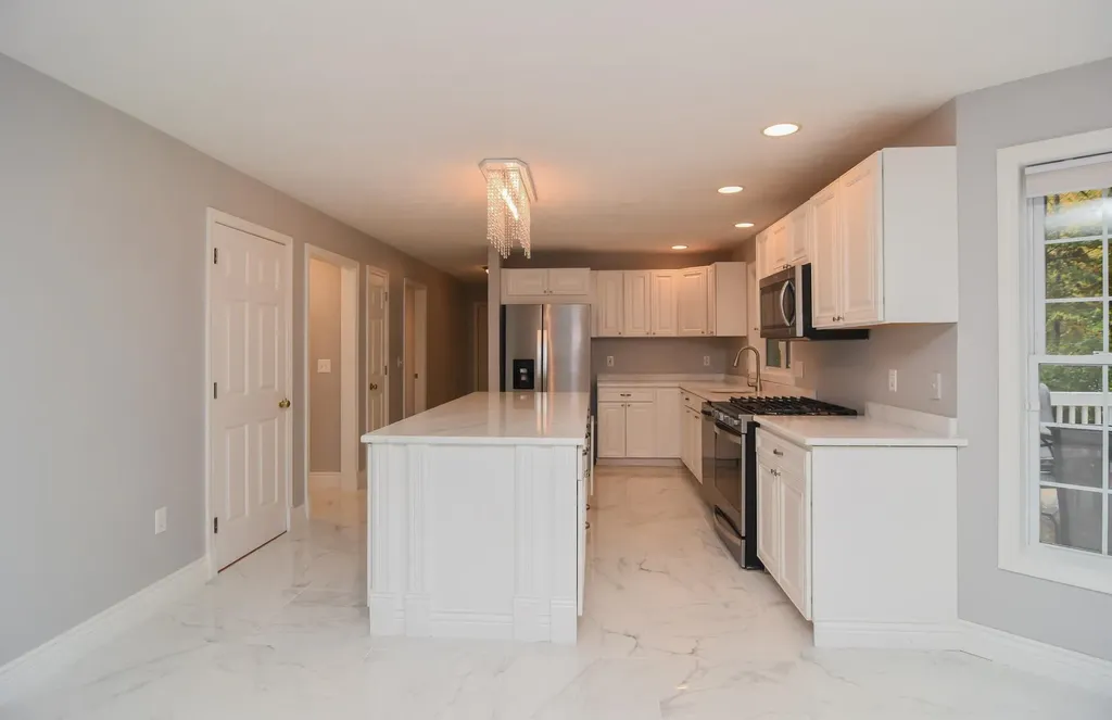 2 Hadley Drive Nashua NH 03062