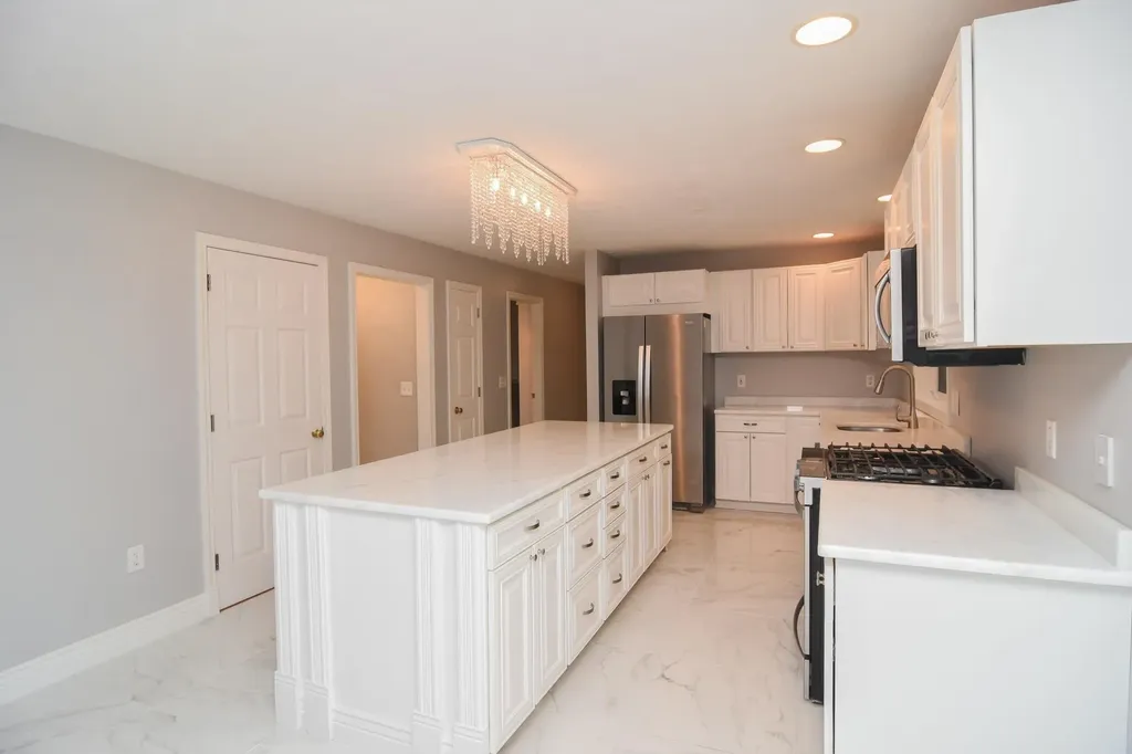 2 Hadley Drive Nashua NH 03062