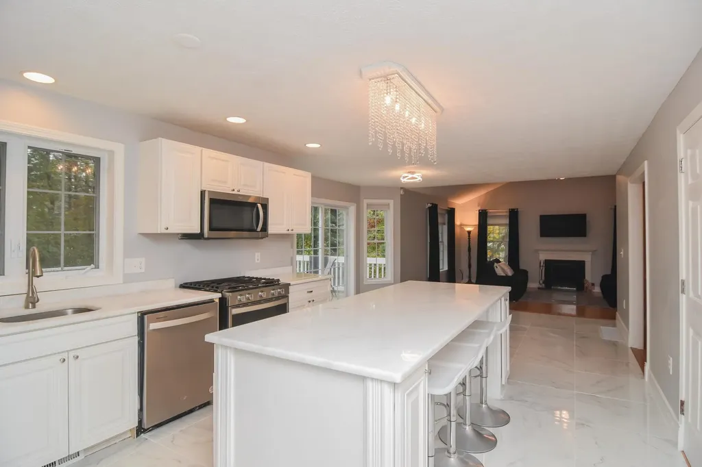 2 Hadley Drive Nashua NH 03062