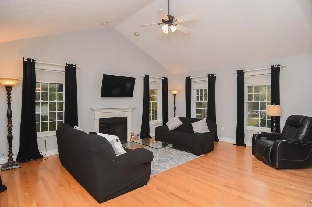 2 Hadley Drive Nashua NH 03062