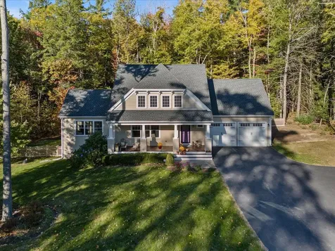 21 Point Of Rocks Terrace Stratham NH 03885