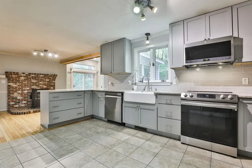 1 Mountain Road Brookline NH 03033