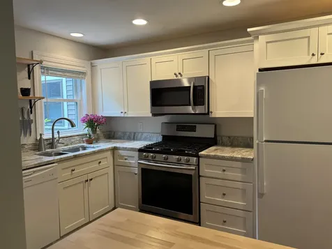 16 Kirriemuir Road Stratham NH 03885