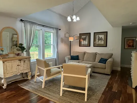 16 Kirriemuir Road Stratham NH 03885