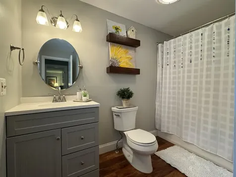 16 Kirriemuir Road Stratham NH 03885