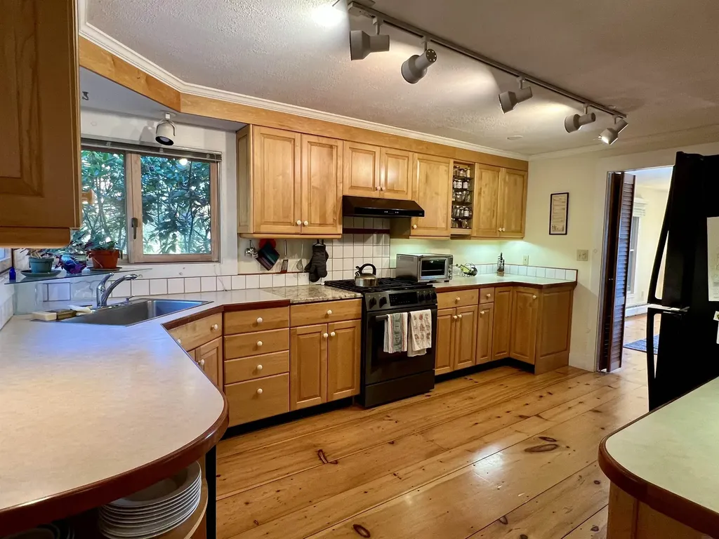 103 Spaulding Hill Road Dummerston VT 05301
