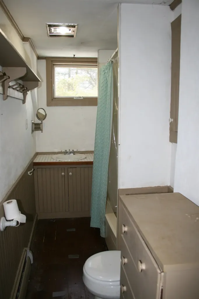 43 Depot Road Kingston NH 03848