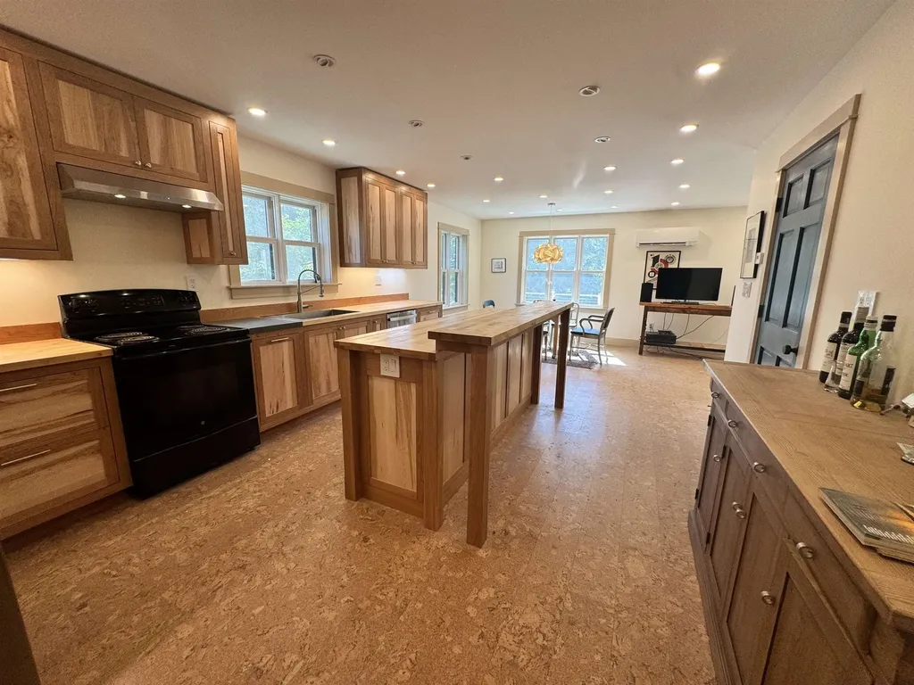 71 East Street Bristol VT 05443