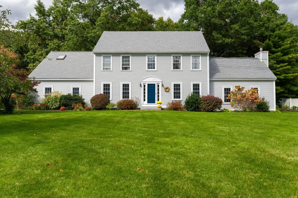 18 Colonial Drive Litchfield NH 03052