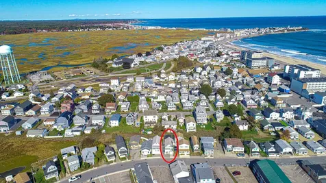 24 Island Path Hampton NH 03842