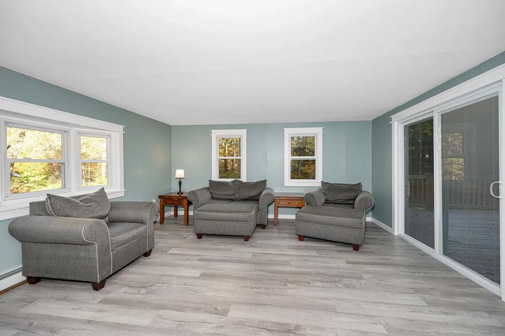 5 Raintree Drive Londonderry NH 03053