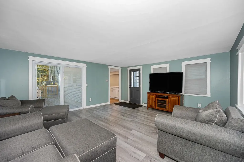 5 Raintree Drive Londonderry NH 03053