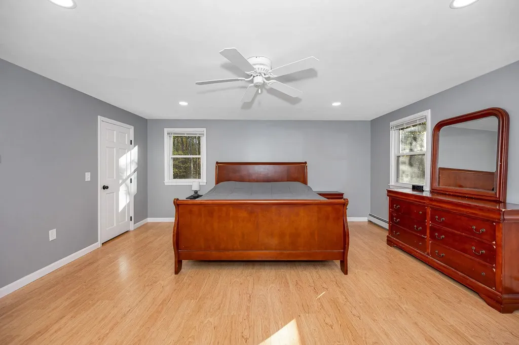 5 Raintree Drive Londonderry NH 03053