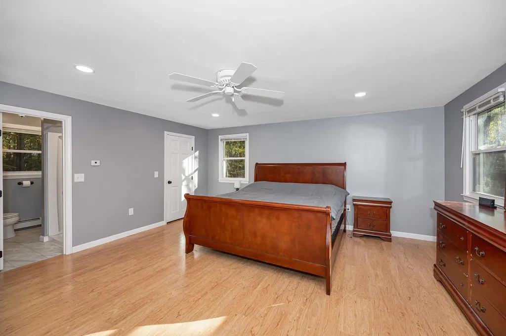 5 Raintree Drive Londonderry NH 03053