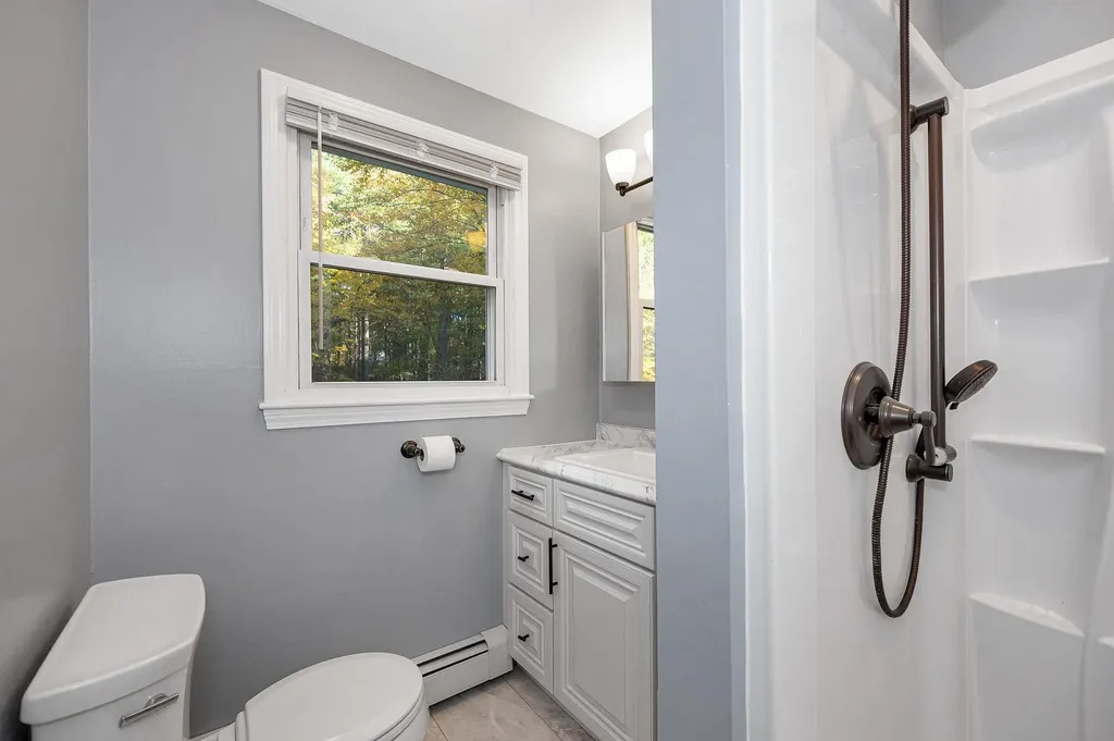 5 Raintree Drive Londonderry NH 03053