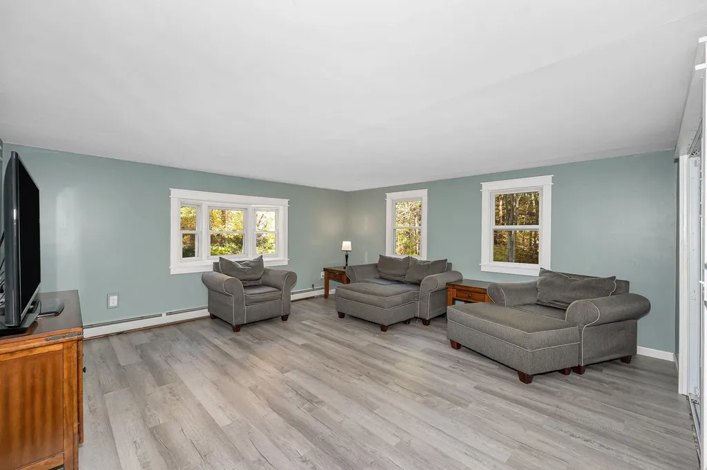 5 Raintree Drive Londonderry NH 03053
