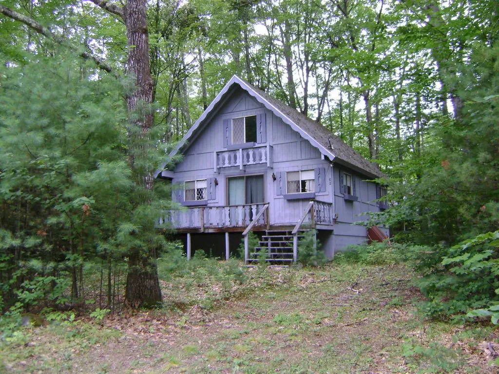 35 Geneve Street Moultonborough NH 03254