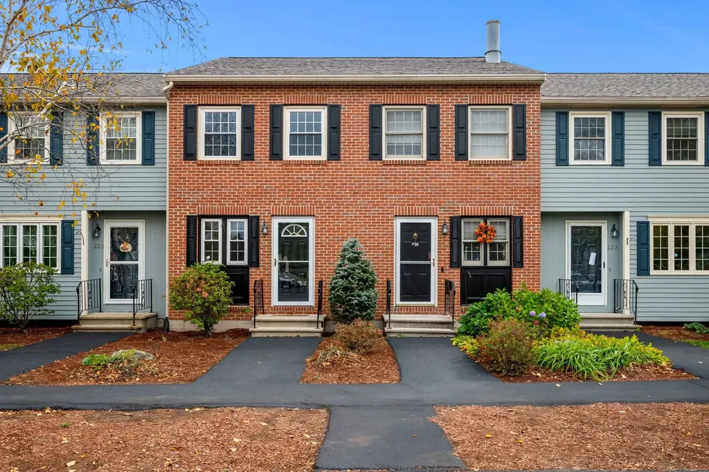 225 Fox Hollow Drive Hudson NH 03051