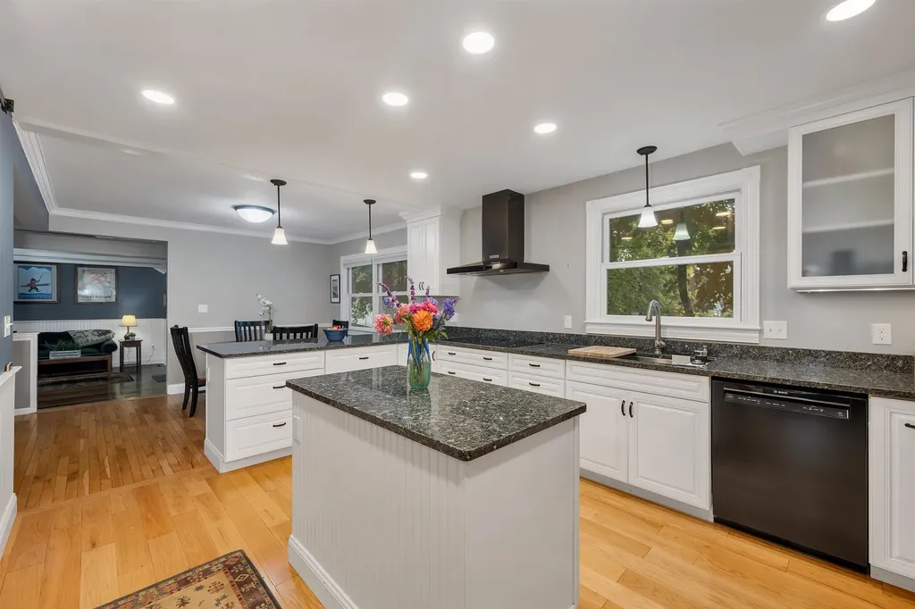 45 Pleasant Street Wolfeboro NH 03894